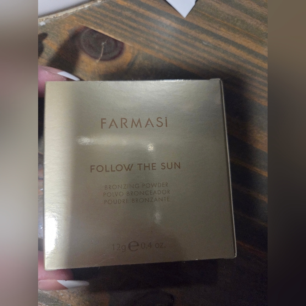 Farmasi Bronzing Powder - Picture 2 of 10
